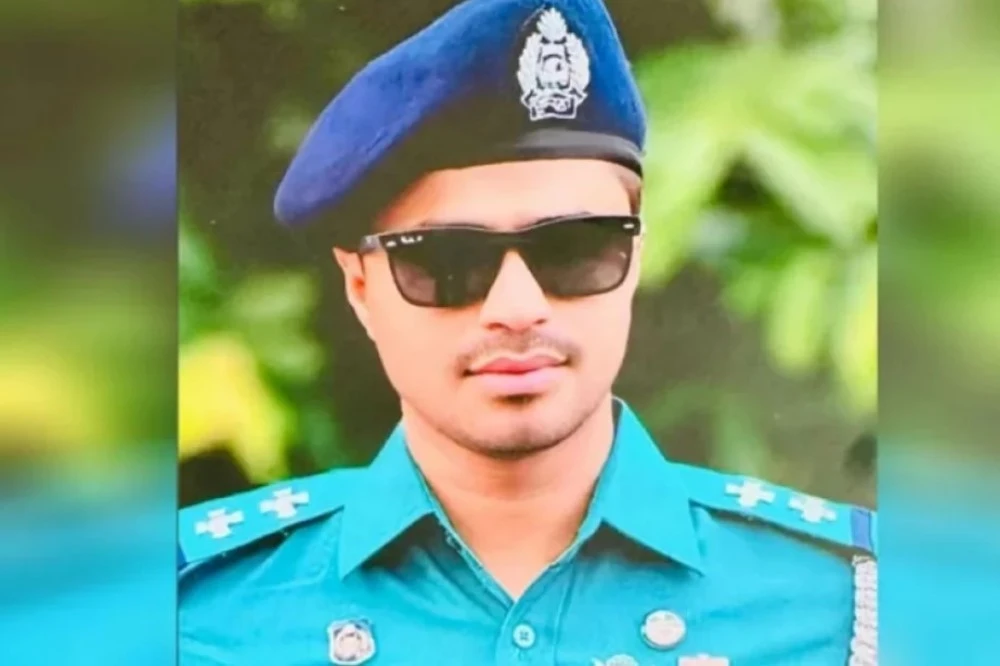 পার্কে অন্যের স্ত্রীর সঙ্গে ধরা পড়া সেই এসআই ক্লোজড